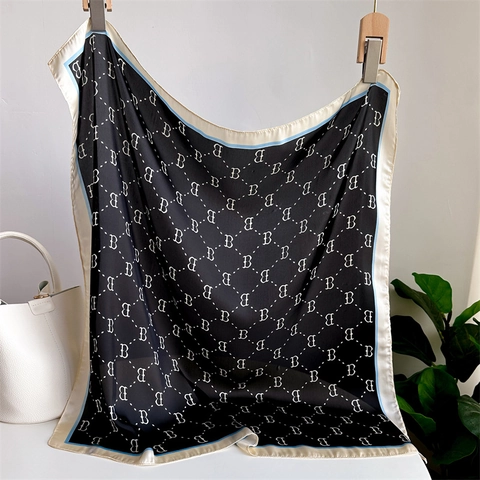 Luxus Damen Quadratschals Aus KunstSatin Elegant Buchstabendruck Bandana Mode Hals Kopfschal Für Reisen