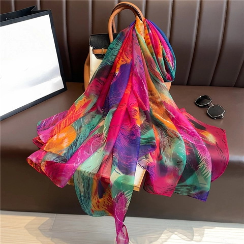 Écharpe Élégante À Imprimé Plumes Colorées Grand Châle En Satin Artificielle Protection Solaire Accessoire De Mode Léger