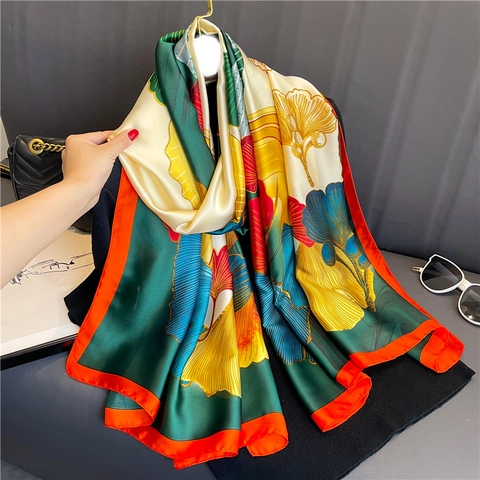 Elegante Sciarpa Di Raso Da Donna Grande Scialle Con Stampa Di Foglie Di Ginkgo E Fiori Per Spiaggia E Vacanze