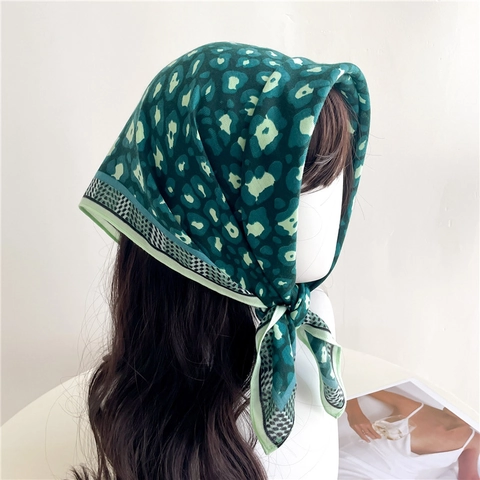 Leopard Print Square Scarf Polyester Faux Satin Elegant Lightweight Bandana Headwrap Neck Scarf For Women