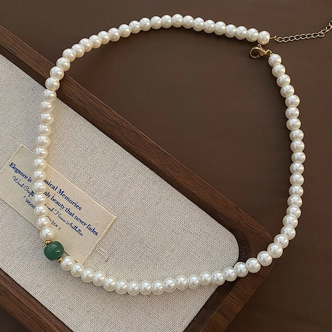 French Style Elegant Glass Artificial Pearl Necklace With Green Accent Bead Titanium Steel Gold Plated Clavicle Chain For Women