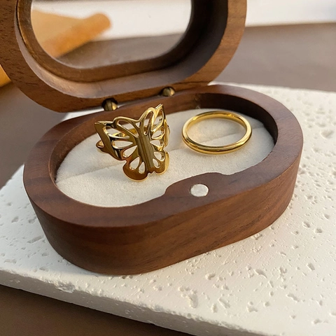 Anillo De Mariposa Calado Y Banda Simple De Acero De Titanio Chapado En Oro Joyería De Moda Para Mujer