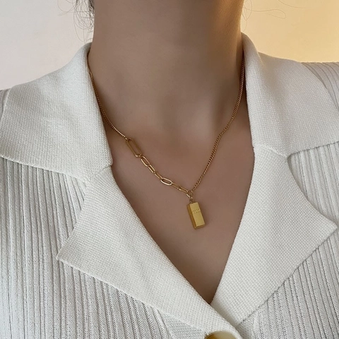 Collier Pendentif Acier Inoxydable 304 Chaîne Asymétrique Barre GOLD Gravée Bijoux De Luxe Minimalistes Pour Femmes