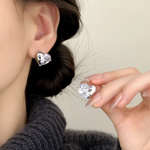 Orecchini A Lobo In Zircone Rame Placcato Argento Cuore Fiocco Geometrico Minimalista Lusso Elegante Per Donna Design