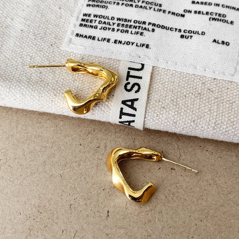 Irregular Wrinkled C-Shaped Stud Earrings Liquid Lava Texture Copper 18K Gold Plated Minimalist High-End Jewelry Women
