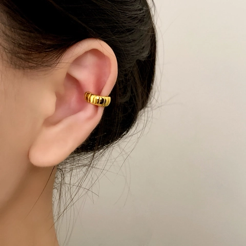 Ear Cuff In Rame Texturizzato Placcato Oro 18K A Costine Geometrico Orecchini A Clip Per Donna Gioielli Minimalisti