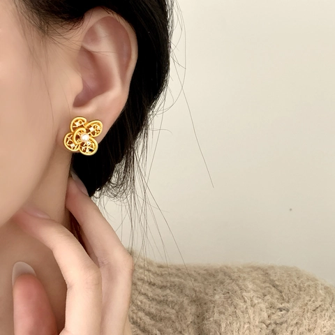 Copper Hollow Flower Artificial Pearl Stud Earrings With 18K Gold Plated Filigree Zircon Elegant Luxury Floral Style
