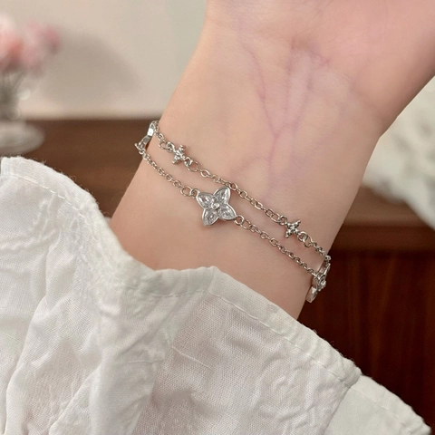 Gelaagde Koperen Armband Met Zirkoon Ingelegd Klavertje Bloem Licht Luxe Elegante Mode Sieraden Dames