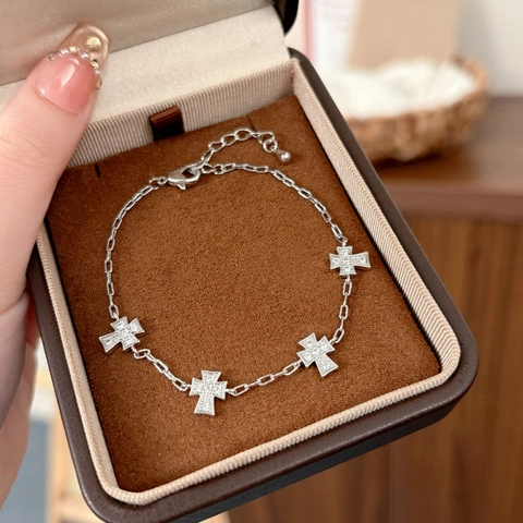Koperen Kruis Charme Armband Micro Ingelegde Zirconia Verstelbare Mode Ketting Sieraden Elegant Dames Minimalistisch Accessoire