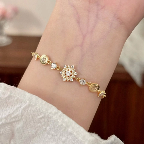 Bracelet Flocon De Neige Élégant En Cuivre Serti De Zircons Blancs Fermoir Coulissant Réglable Pour Femme Style Luxe Quotidien