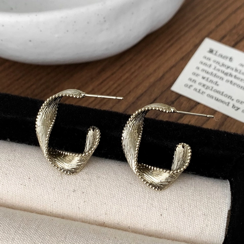 Gedraaide C-Vorm Oorknopjes Koffiegoud Koper Met 925 Sterling Zilveren Oorprikker Vintage Ontwerp Voor Dames