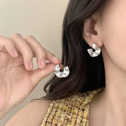 Waivervormige Oorknoppen Koper Geplooide Textuur C-Vorm Met Zirkonia Elegante Vintage Minimalistische Sieraden Voor Dames
