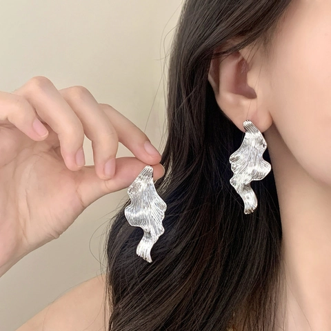 Boucles D'oreilles À Tige Vagues Irrégulières Cuivre Texture Métal Liquide Design Plissé Rétro Mode Luxe Pour Femmes