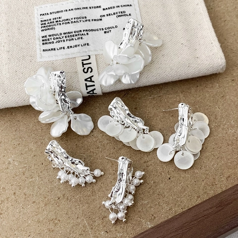 Orecchini A Lobo Con Nappine In Stile Francese Con Perno In Rame Lega Placcata Argento Conchiglia Perla Artificial Resina Design Minimalista
