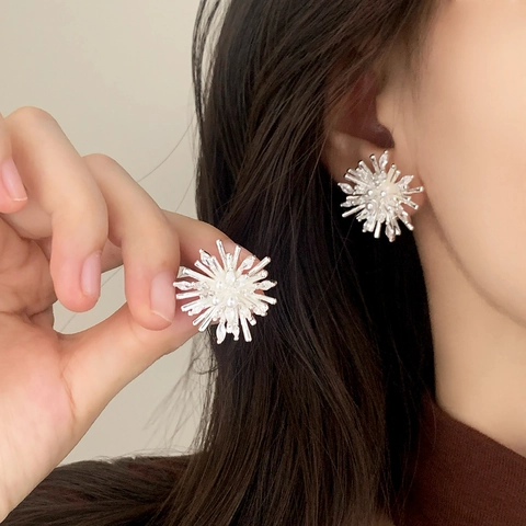Orecchini A Lobo A Fuochi D'Artificio In Rame Placcato Argento Con Zircone E Perla Artificial Sintetica Design Irregolare Per Donna