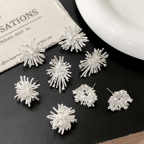 Orecchini A Lobo A Fuochi D'Artificio In Rame Placcato Argento Con Zircone E Perla Artificial Sintetica Design Irregolare Per Donna