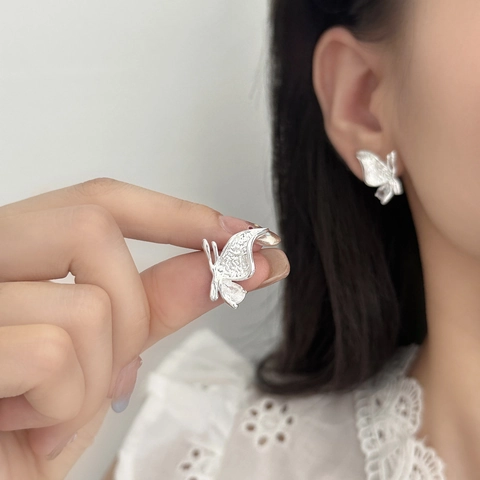 Pendientes De Botón De Mariposa Y Cola De Pez Color Plata Cobre Con Circón Y Pedrería Para Mujer Estilo De Nicho