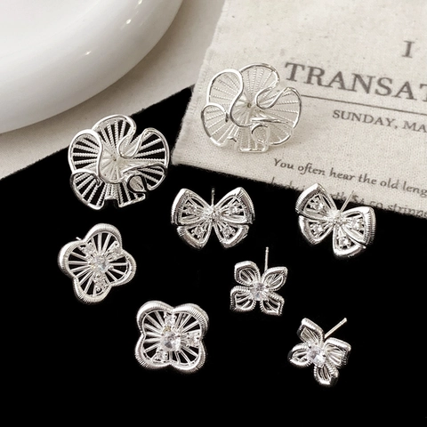 Pendientes De Botón Con Flor Hueca Nudo De Lazo Trébol De Cuatro Hojas Color Plata Con Circón Joyas De Cobre Para Mujeres