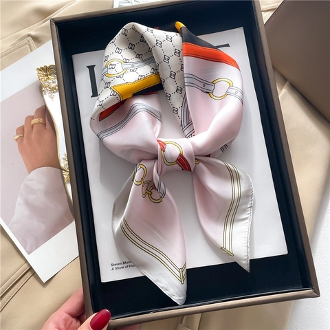 Women Elegant Square Scarf Polyester Satin Satin Like Equestrian Horse Chain Print Lightweight Fashion Head Neck Wrap