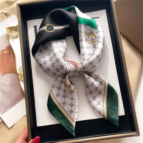 Women Elegant Square Scarf Polyester Satin Satin Like Equestrian Horse Chain Print Lightweight Fashion Head Neck Wrap