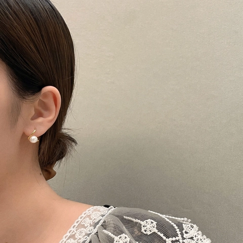 Orecchini A Cerchio Con Künstliche Perle Incrociate Minimaliste Con Perno In Rame Gioielli Design Di Nicchia Eleganti Per Donna