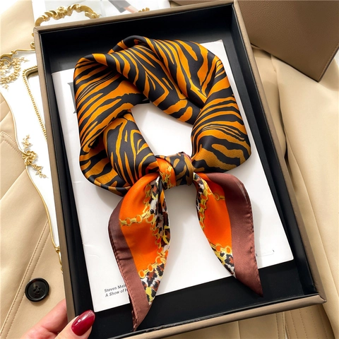 Sciarpa Quadrata Elegante Stampa Leopardo Zebra Motivo Catena Dorata Raso Di Poliestere Donne Accessorio Moda