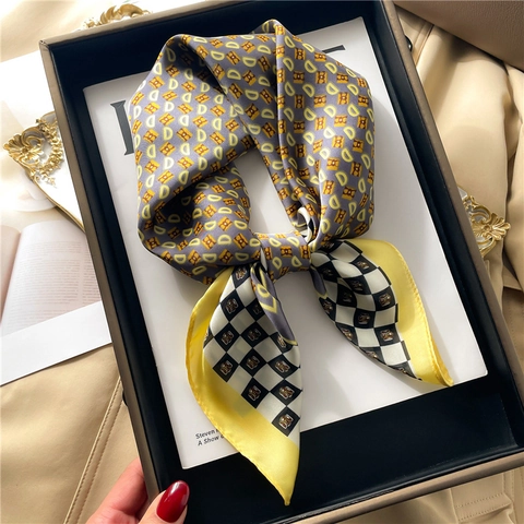 Sciarpa Quadrata Raso Sintetica Satin Foulard Stampa Monogramma Lettera Scacchiera Moda OL Business Per Donne