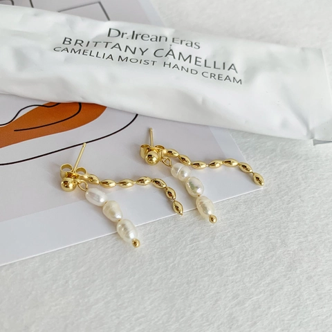 Asymmetrical Drop Earrings For Women With Copper Earring Post Gold Plated Metal Beads And Elegant White Artificial Pearls Jewelry