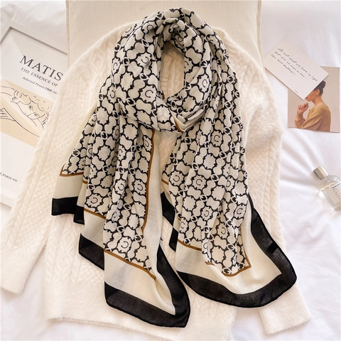 Elegante Monogram Print Katoen Linnen Sjaal Grote Lichtgewicht Mode Omslagdoek Voor Vrouwen Franse Stijl Zachte Reisaccessoire