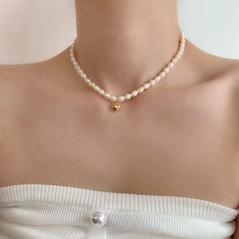 Natural Freshwater Pearl Necklace With Gold Plated Heart Alloy Pendant Elegant Vintage Minimalist Choker For Women