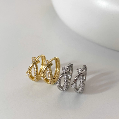 Orecchini Huggie Incrociati Rame Placcati Oro Minimalista Micro Incastonati Zircone Geometrici Donne