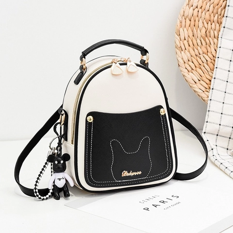 Mini Zaino Donna Moda Pelle PU Saffiano Piccolo Zainetto Con Pendente Orso Foro Per Auricolari Borsa A Tracolla Alla Moda