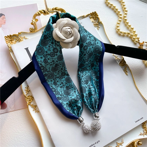 Collar De Bufanda De Satén Elegante Para Mujer Con Colgante De Bola De Strass Hebilla Magnética De Aleación Pañuelo Con Estampado Floral Leopardo Joyería Vintage