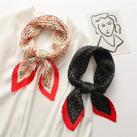 Elegante Foulard Quadrato Pieghettato Donne Stampa Lettere Blocco Di Colore Imitazione Raso Sciarpa Da Collo Decorazione Ufficio