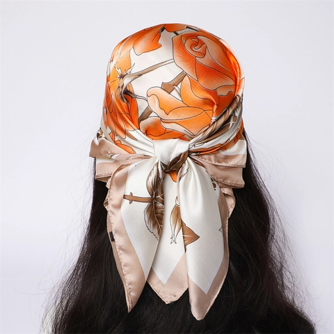 Foulard Quadrato Raso Effetto Raso Stampa Fiori Rosa Elegante Versatile Sciarpa Collo Testa Accessorio Moda Donna
