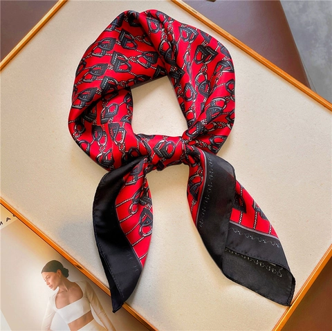 Eleganter Quadratischer Satinnschal Polyester Reitsport Gebiss Kette Druck Leichtes Sonnenschutz Kopf Haar Bandana