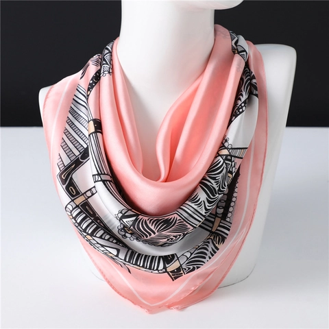 Women Satin Square Scarf Elegant Geometric Chain Print Silky Neck Scarf Fashion Head Scarf Bandana For Travel Daily Wear