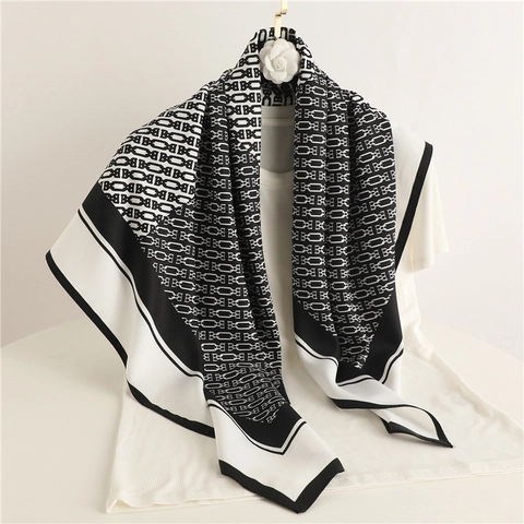 Mode Vierkante Sjaal Voor Dames Satijn Satijn Textuur Ketting Monogram Letter Print Color Block Elegante Omslagdoek