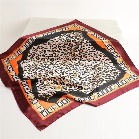 Leopard Print Square Scarf Shawl Polyester Satin Satin-Like With Gold Chain Geometric Pattern Fashion Women Luxury Wrap