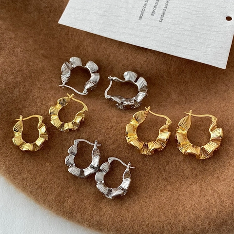 Geplooide Ruches Hoop Oorbellen Getextureerde C-Vormige Golf Koper Vergulde Sieraden Voor Dames Met Koperen Oorsteker