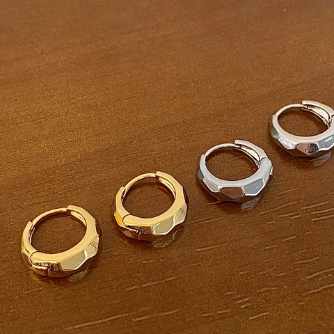 Unregelmäßige Facettierte Creolen Vergoldeter Kupferschmuck Mit 925 Sterling Silber Ohrringpfosten Für Damen