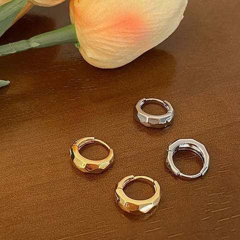 Unregelmäßige Facettierte Creolen Vergoldeter Kupferschmuck Mit 925 Sterling Silber Ohrringpfosten Für Damen