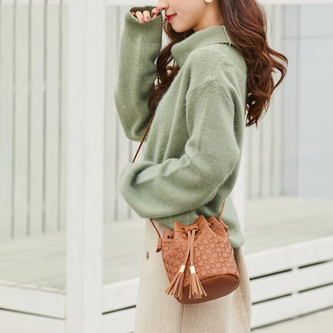 Women PU Leather Bucket Bag Embossed Pattern Drawstring Double Tassel Shoulder Crossbody Bag Retro Korean Style
