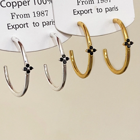 Boucles D'oreilles Créoles En Forme De C Avec Fleur De Zircon Noir Trèfle À Quatre Feuilles En Cuivre Pour Femmes