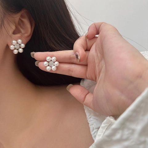Boucles D'oreilles Puces Fleur Künstliche Perle Style Français Avec Base Alliage Zircon Et Tige En Argent Sterling 925 Pour Femmes