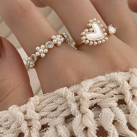 Elegant Artificial Pearl Zircon Ring For Women Alloy Gold Plated Heart Flower Shaped Fashionable Niche Design Finger Jewelry Luxury