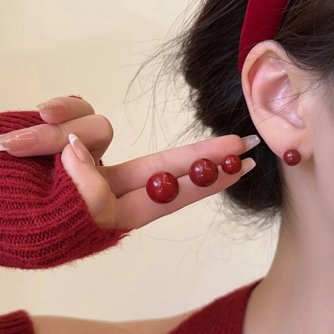 Vintage Gold Plated Copper Red Bean Stud Earrings For Women Elegant Round Resin Ball Small Earrings Fashion Jewelry Gift