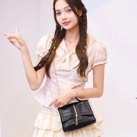 Women Crossbody Bag Small Square Handbag Crocodile Pattern PU Leather With Golden Chain Strap And Tassel For Daily Use