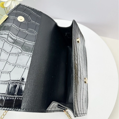 Women Small Square Shoulder Bag PU Leather Crocodile Pattern Gold Metal Chain Strap Flap Magnetic Buckle Crossbody