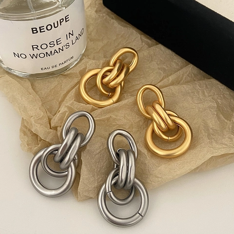 Matte Metalen In elkaar Grijpende Drie Ring Hangende Oorbellen Voor Vrouwen Minimalistische Geometrische Retro Stijl Koperen Post